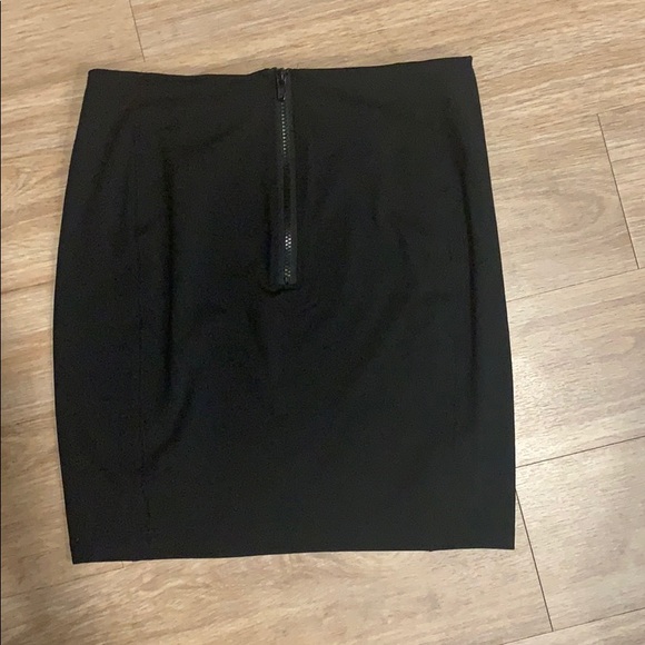 Black miniskirt - Picture 3 of 9